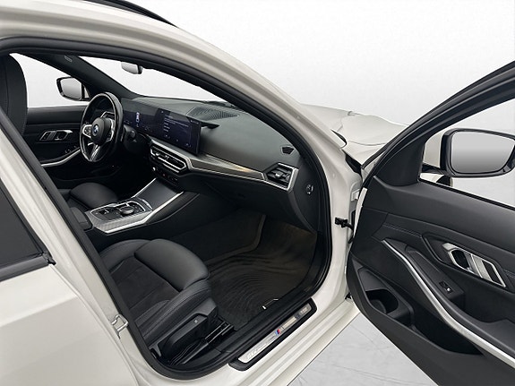 BMW 330e 12 of 30