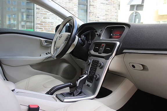 Volvo V40 Cross Country 27 of 30