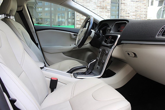 Volvo V40 Cross Country 25 of 30