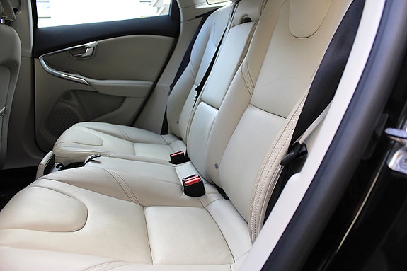 Volvo V40 Cross Country 4 of 30