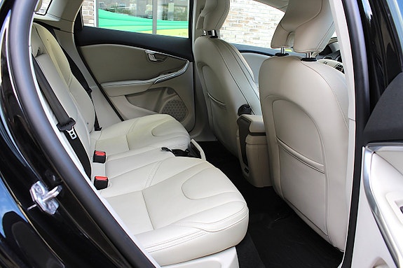 Volvo V40 Cross Country 23 of 30