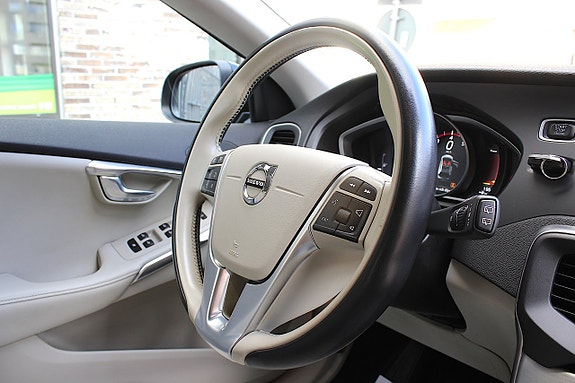 Volvo V40 Cross Country 28 of 30