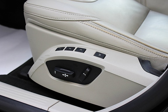 Volvo V40 Cross Country 5 of 30