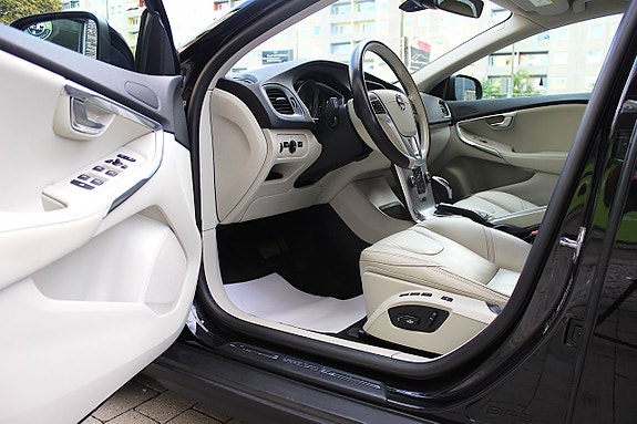 Volvo V40 Cross Country 20 of 30