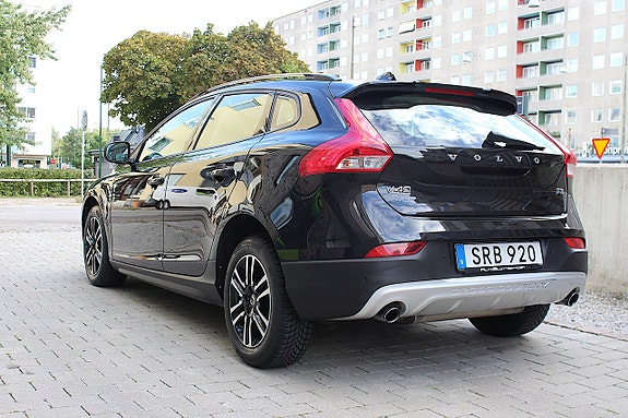 Volvo V40 Cross Country 2 of 30