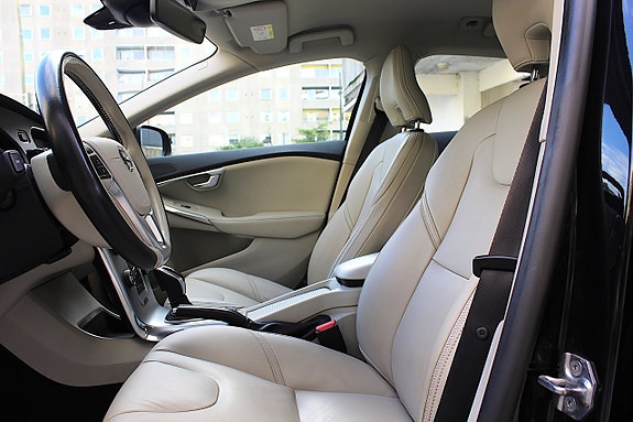 Volvo V40 Cross Country 21 of 30