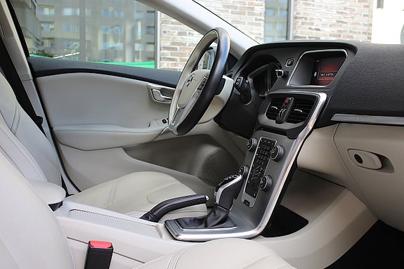 Volvo V40 Cross Country 26 of 30