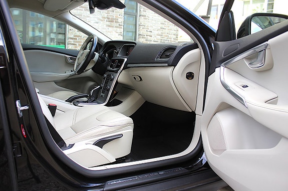Volvo V40 Cross Country 24 of 30