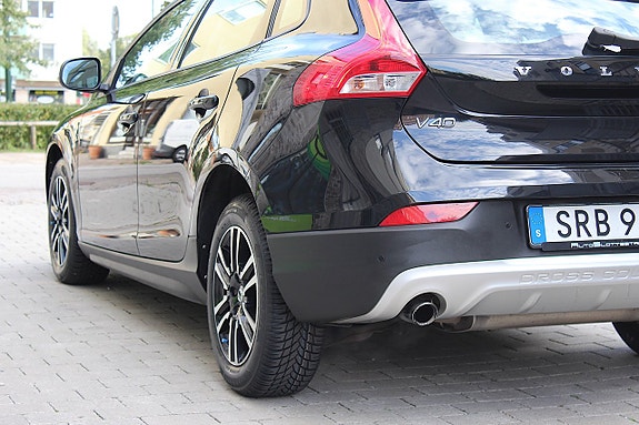 Volvo V40 Cross Country 14 of 30