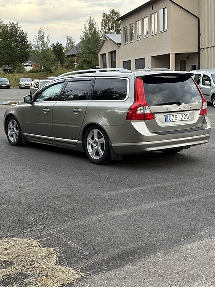 Volvo V70 3 of 8