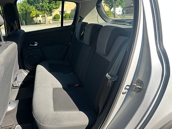 Renault Clio 14 of 15