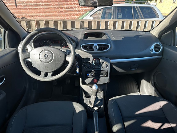 Renault Clio 15 of 15