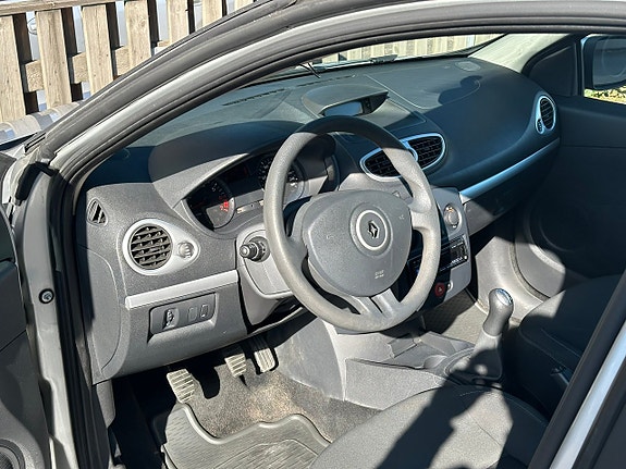 Renault Clio 10 of 15