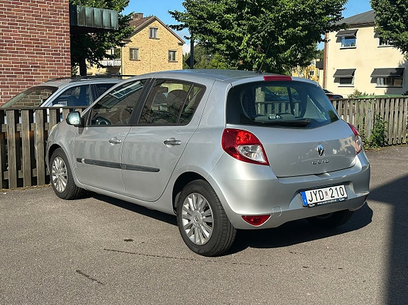 Renault Clio 8 of 15