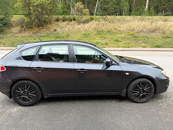 Subaru Impreza 4 of 7