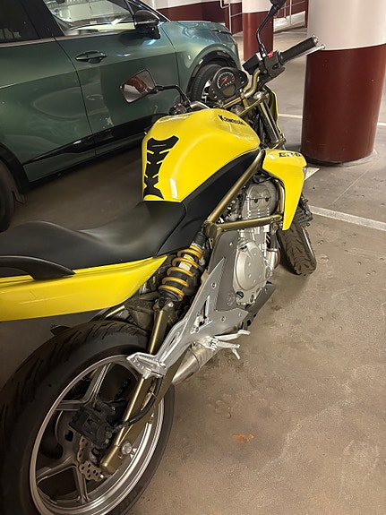 Kawasaki ER6N 3 of 5