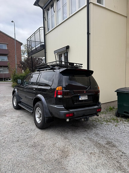 Mitsubishi Pajero Sport 3 of 10