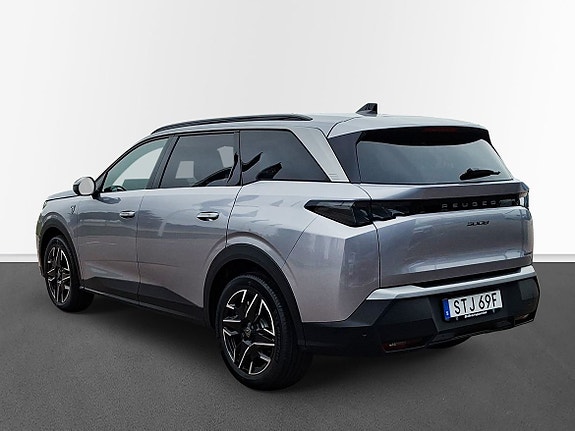 Peugeot 5008 2 of 10