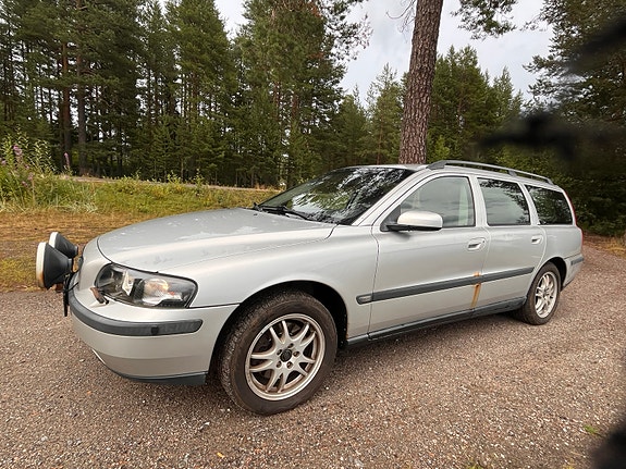 Volvo V70 2 of 3