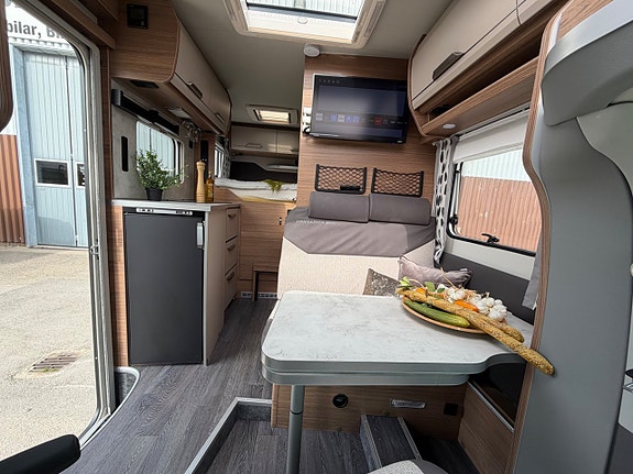 Knaus *5.89m*Automat*4-bäddar*Dieselvärme*2XSolceller*Taksäng*Lithium 2 of 28