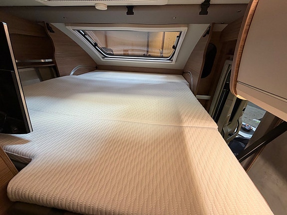Knaus *5.89m*Automat*4-bäddar*Dieselvärme*2XSolceller*Taksäng*Lithium 10 of 28