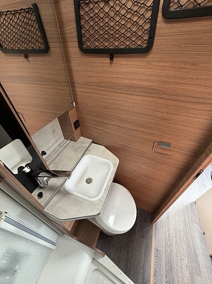 Knaus *5.89m*Automat*4-bäddar*Dieselvärme*2XSolceller*Taksäng*Lithium 15 of 28