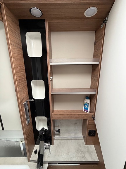 Knaus *5.89m*Automat*4-bäddar*Dieselvärme*2XSolceller*Taksäng*Lithium 17 of 28