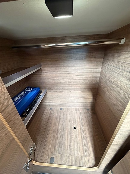 Knaus *5.89m*Automat*4-bäddar*Dieselvärme*2XSolceller*Taksäng*Lithium 12 of 28