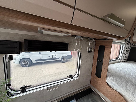 Knaus *5.89m*Automat*4-bäddar*Dieselvärme*2XSolceller*Taksäng*Lithium 8 of 28