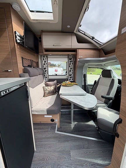 Knaus *5.89m*Automat*4-bäddar*Dieselvärme*2XSolceller*Taksäng*Lithium 5 of 28