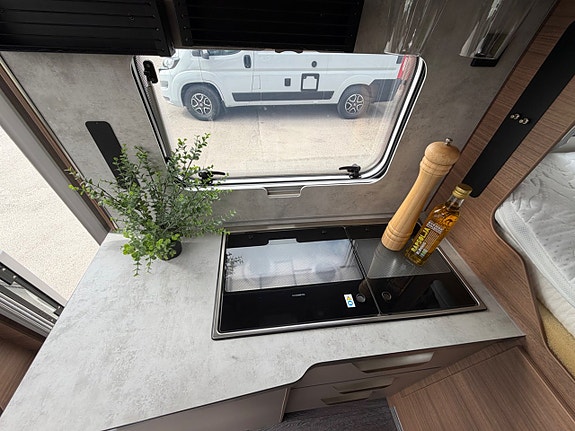 Knaus *5.89m*Automat*4-bäddar*Dieselvärme*2XSolceller*Taksäng*Lithium 6 of 28