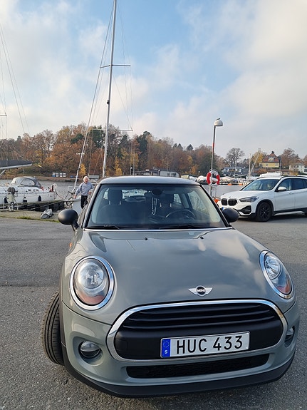 MINI One 2 of 5