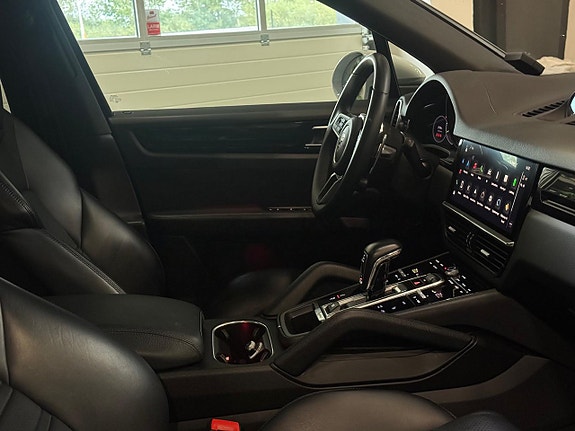 Porsche Cayenne 11 of 25