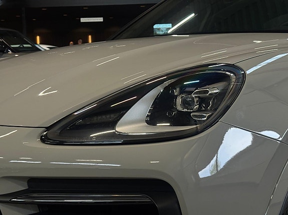 Porsche Cayenne 9 of 25