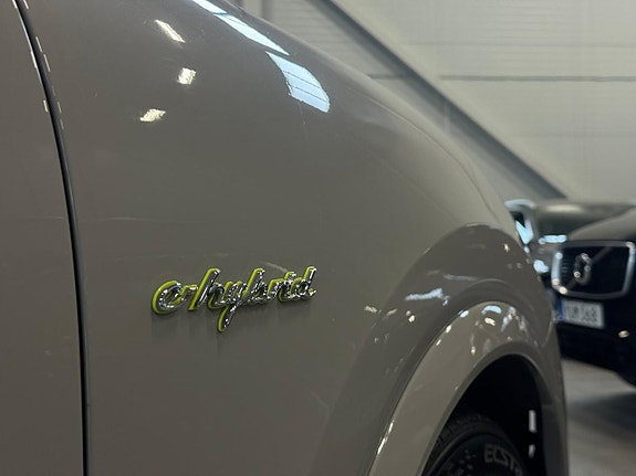 Porsche Cayenne 23 of 25