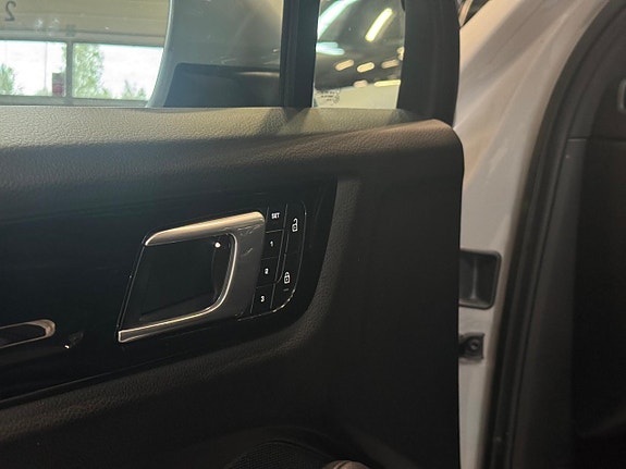 Porsche Cayenne 12 of 25