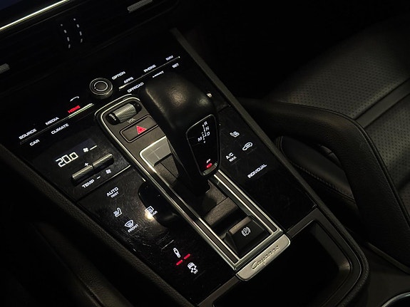 Porsche Cayenne 13 of 25