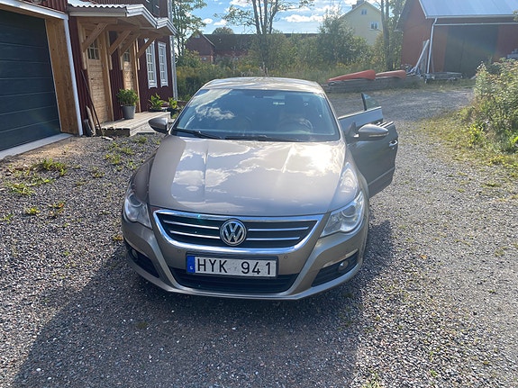 Volkswagen Passat CC 4 of 5