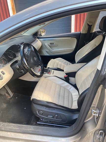 Volkswagen Passat CC 3 of 5