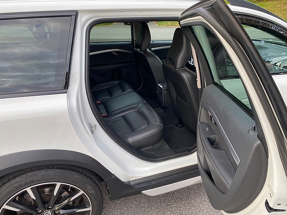 Volvo XC70 11 of 15