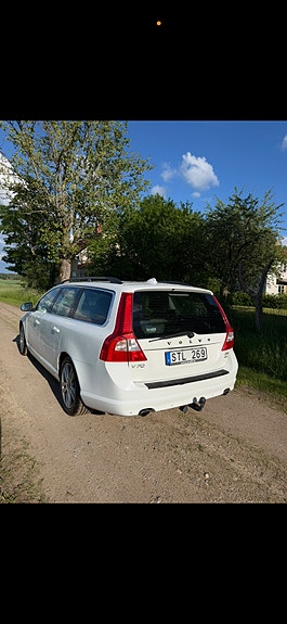 Volvo V70 2 of 5