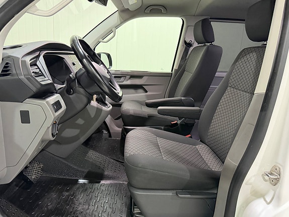 Volkswagen Caravelle 8 of 18