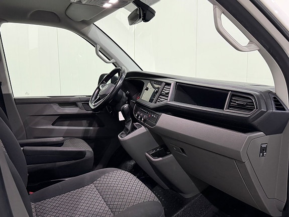 Volkswagen Caravelle 10 of 18