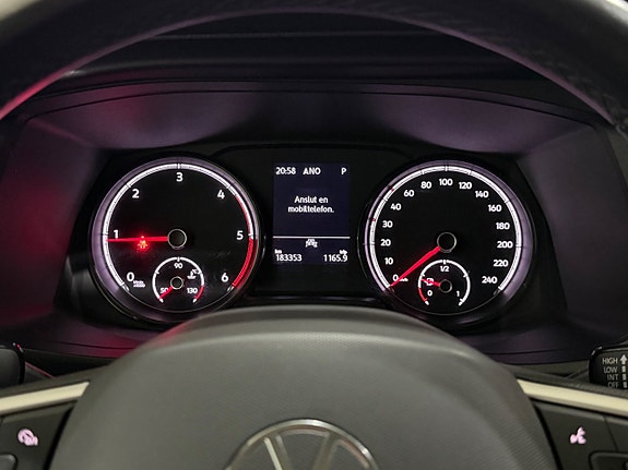 Volkswagen Caravelle 17 of 18