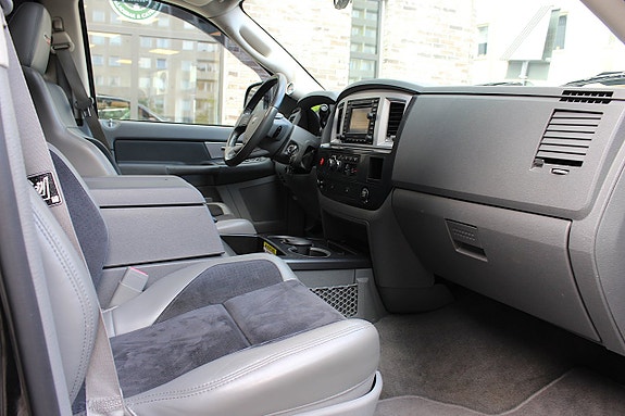Dodge RAM SRT-10 3 of 30