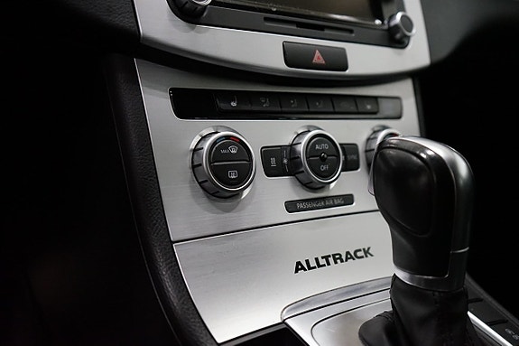 Volkswagen Passat Alltrack 10 of 15