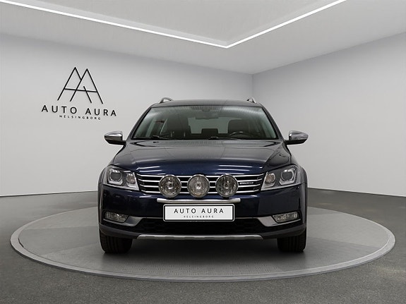 Volkswagen Passat Alltrack 2 of 15
