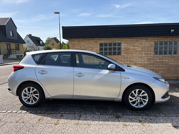 Toyota Auris 2 of 4