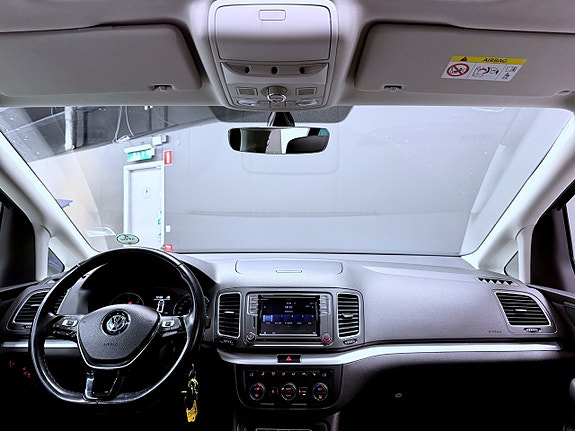 Volkswagen Sharan 3 of 17