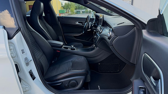 Mercedes-Benz CLA200 17 of 26